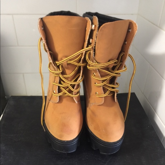 Tan platform ankle bootie👢 - Picture 7 of 8